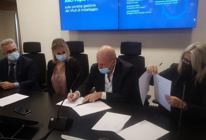 Rifiuti: siglato Accordo di Programma tra CONAI, Regione Puglia, ANCI Puglia e AGER