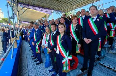 Festa Repubblica - Decaro:“Sindaci tornati a sfilare per testimoniare unità Nazione e volontà di pace dell’Italia”