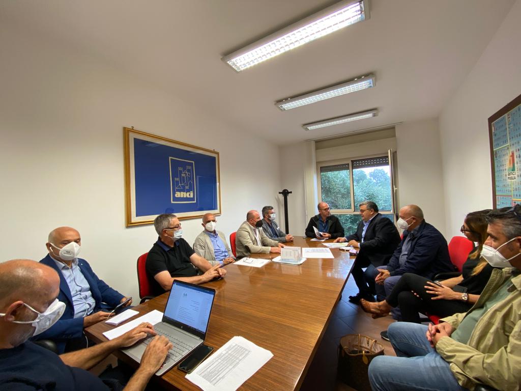 Immagine di copertina: Crisi comparto agricolo pugliese: incontro tra Anci Puglia e Confederazione Italiana Agricoltori