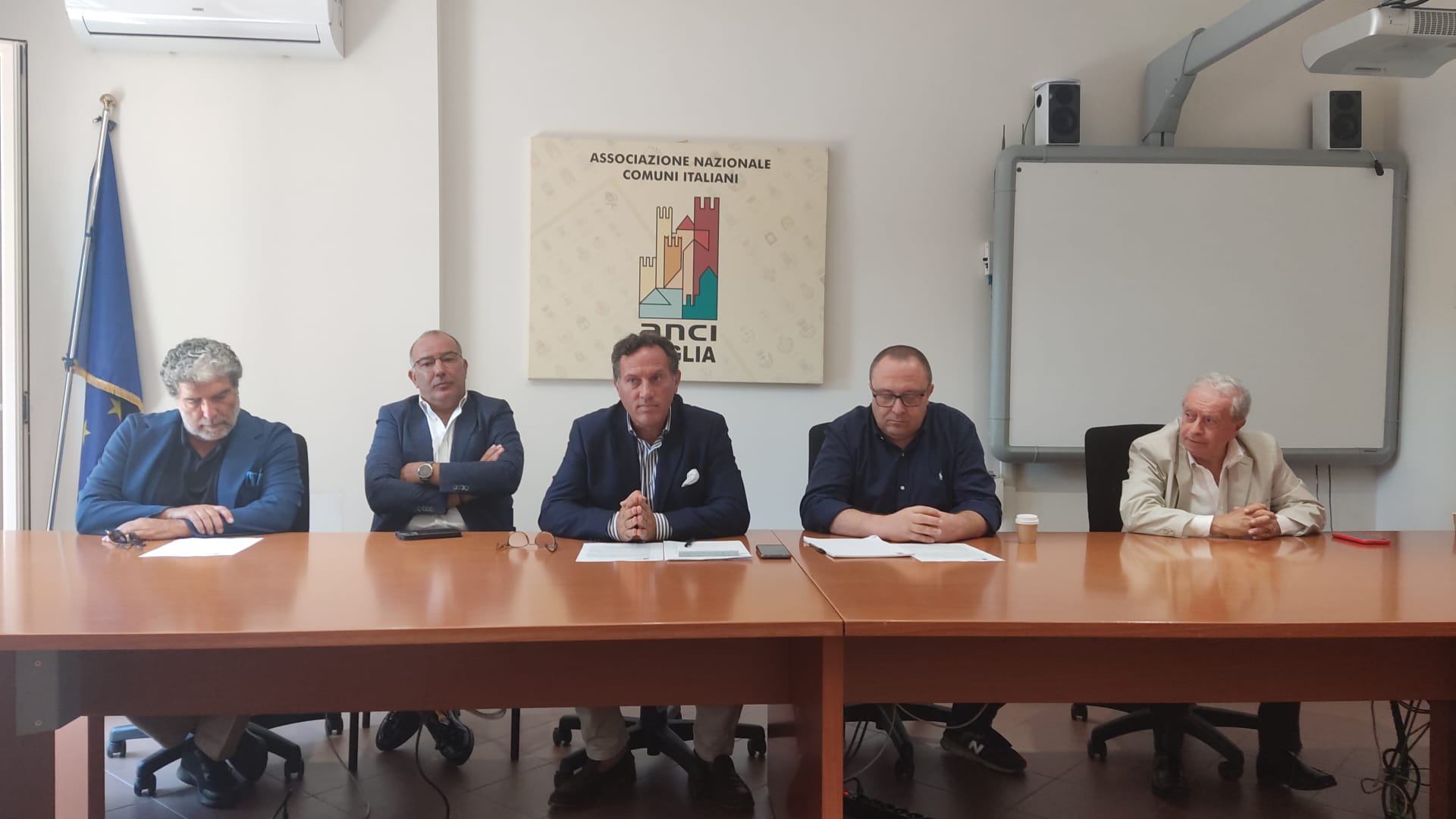 Immagine di copertina: Rincari energia: Proposte Anci Puglia contro la “povertà energetica dei comuni”